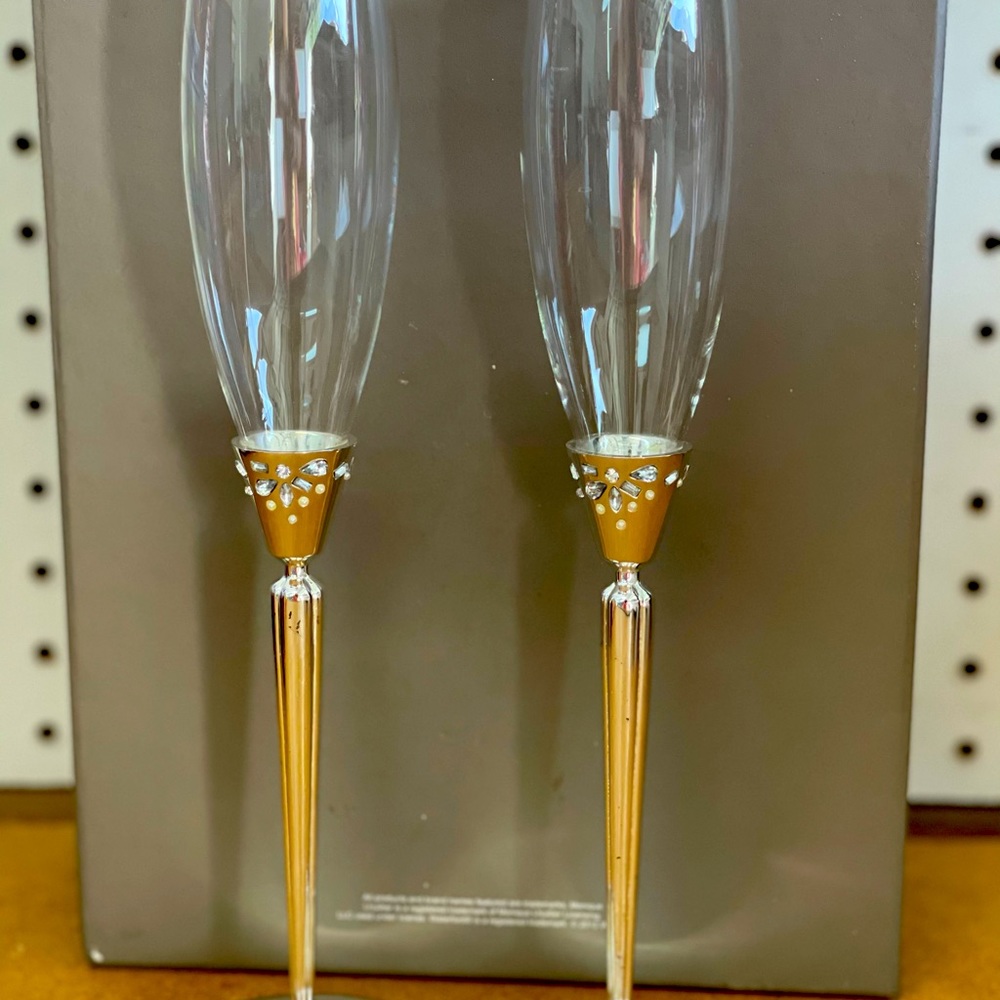 Brand new never used beautiful wedding glasses
